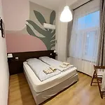 12# Sunflower Cozy Budapest