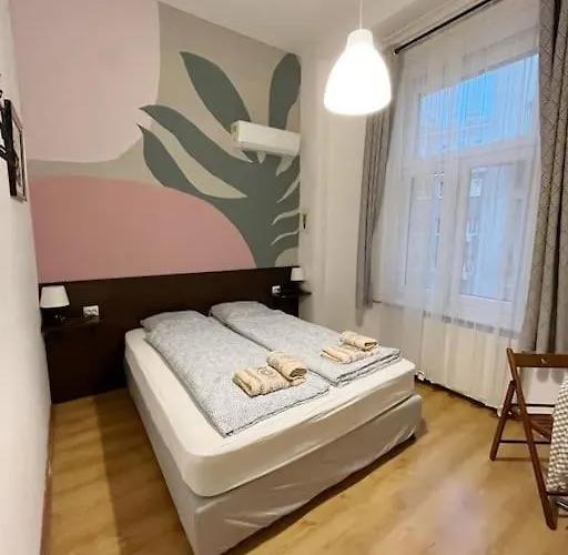 12# Sunflower Cozy Budapešť