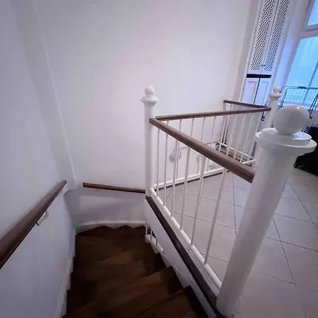 12# Sunflower Cozy Budapest