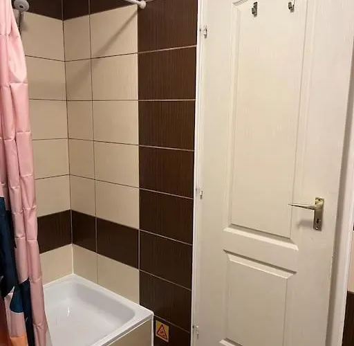 12# Sunflower Cozy Lägenhet